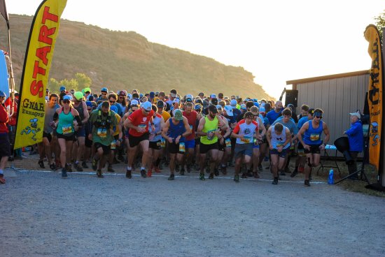 Black Squirrel 2018 - drumming at the start - Gnar Runners